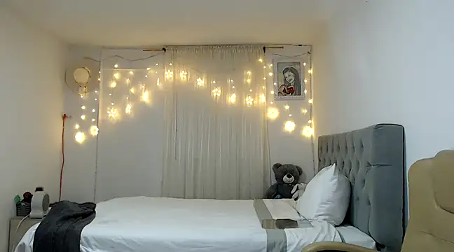 Snapshot of ZajiraShane chatting on December 2024 12:38:01 PM ZajiraShane online show from December 2024 12:38:01 PM