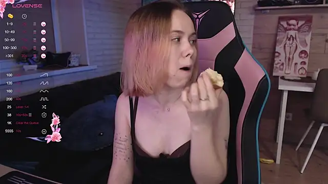 lucy mirror online show from November 2025 08:30:01 PM