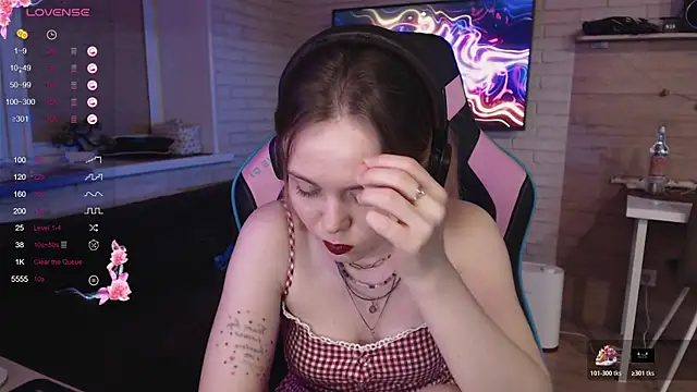 lucy mirror online show from December 2025 09:53:01 PM