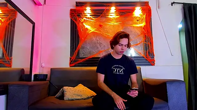 liam genner  online show from October 2025 07:58:02 PM