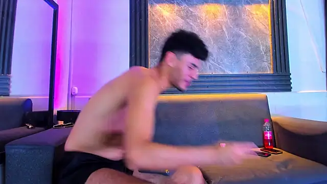 liam genner  online show from November 2025 08:30:01 PM