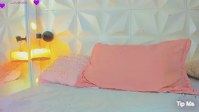 Snapshot of cute_latinaxxx chatting on December 2024 01:43:01 PM cute latinaxxx online show from December 2024 01:43:01 PM