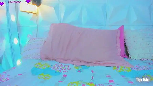 Snapshot of cute_latinaxxx chatting on February 2025 07:38:02 PM cute latinaxxx online show from February 2025 07:38:02 PM