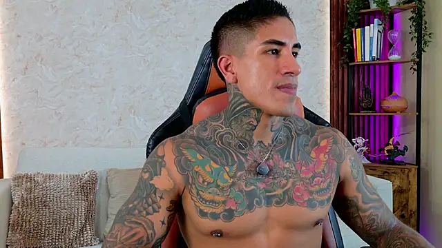 AdanReilly online show from May 2026 07:33:01 PM