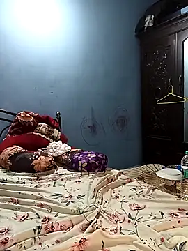 Snapshot of HottyOlly chatting on November 2025 11:01:02 AM HottyOlly online show from November 2025 11:01:02 AM