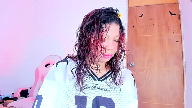 Emily Coper18 online show from April 2026 02:09:02 PM