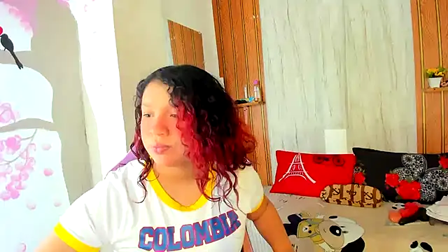 Snapshot of Emily_Coper18 chatting on June 2026 02:21:01 PM Emily Coper18 online show from June 2026 02:21:01 PM