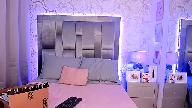 Snapshot of EmmaWeest chatting on January 2025 07:31:02 PM EmmaWeest online show from January 2025 07:31:02 PM