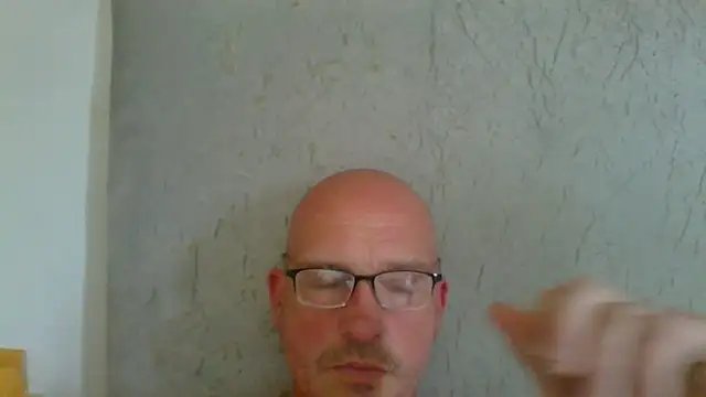 Snapshot of mrtickle0025 chatting on June 2026 09:21:01 AM mrtickle0025 online show from June 2026 09:21:01 AM