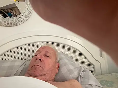 Bossinmidd12 online show from December 2024 09:30:02 AM