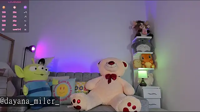 Snapshot of _dayana_miler chatting on June 2026 04:02:01 PM dayana miler online show from June 2026 04:02:01 PM