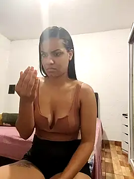 Snapshot of Bella_Anjoss chatting on January 2025 10:13:02 PM Bella Anjoss online show from January 2025 10:13:02 PM