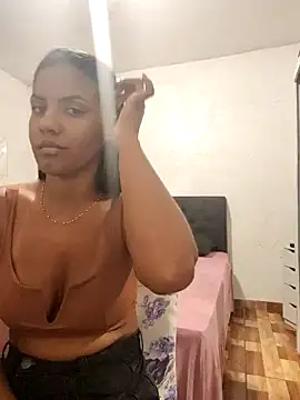 Snapshot of Bella_Anjoss chatting on January 2025 10:08:02 PM Bella Anjoss online show from January 2025 10:08:02 PM