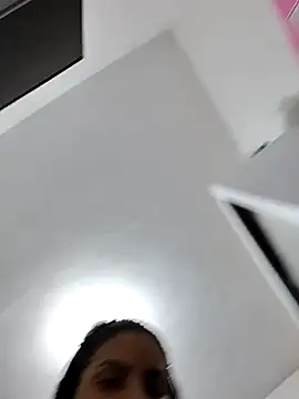 Snapshot of Bella_Anjoss chatting on February 2025 02:05:02 AM Bella Anjoss online show from February 2025 02:05:02 AM