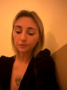 Snapshot of sexy_blondie92 chatting on October 2025 08:14:02 PM sexy blondie92 online show from October 2025 08:14:02 PM