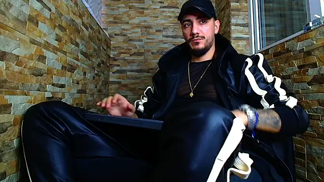 Snapshot of AndrewBanner chatting on December 2024 08:07:02 AM AndrewBanner online show from December 2024 08:07:02 AM