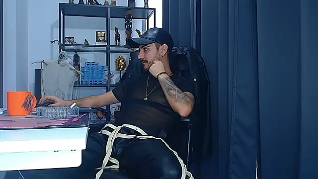 Snapshot of AndrewBanner chatting on February 2025 08:44:02 AM AndrewBanner online show from February 2025 08:44:02 AM