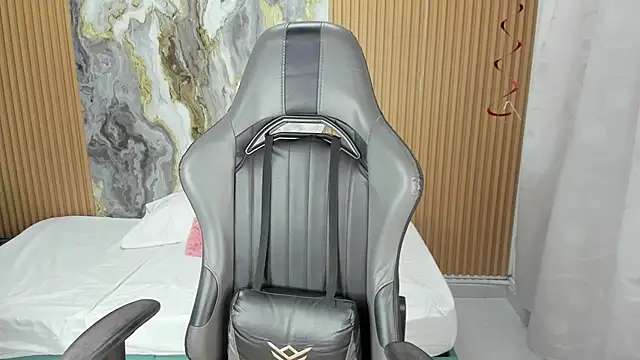 Lili 16 online show from November 2025 11:07:01 AM