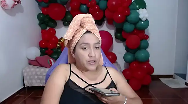 Snapshot of Saracutee1 chatting on December 2024 05:51:01 PM Saracutee1 online show from December 2024 05:51:01 PM