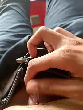 Snapshot of HeftyTheory7 chatting on December 2025 08:23:01 AM HeftyTheory7 online show from December 2025 08:23:01 AM