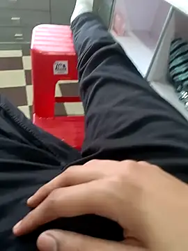 Snapshot of HeftyTheory7 chatting on December 2025 11:19:01 AM HeftyTheory7 online show from December 2025 11:19:01 AM