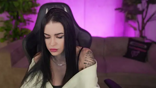 Tina Breeze online show from April 2026 10:35:02 AM