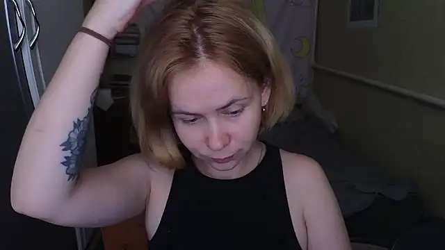 Snapshot of Riley_Roo chatting on May 2026 09:48:01 AM Riley Roo online show from May 2026 09:48:01 AM