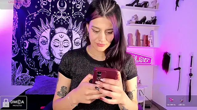 Violet-Queen online show from March 2026 04:50:01 AM