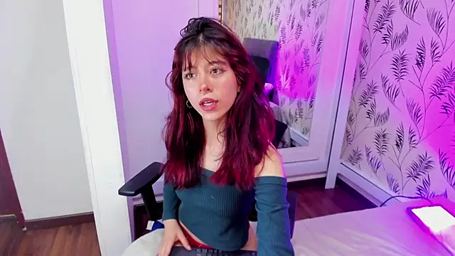 SuzzyyM online show from April 2026 08:40:02 PM