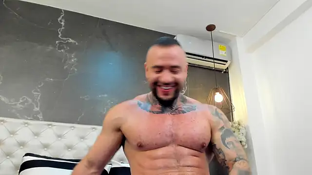 Snapshot of BruceDallas chatting on December 2024 12:52:01 AM BruceDallas online show from December 2024 12:52:01 AM