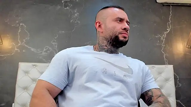 Snapshot of BruceDallas chatting on December 2024 01:46:01 AM BruceDallas online show from December 2024 01:46:01 AM