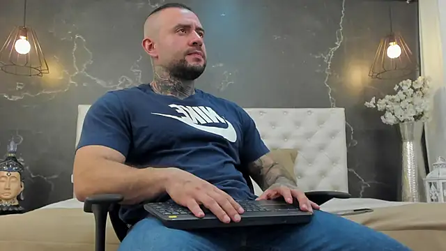 Snapshot of BruceDallas chatting on February 2025 11:58:02 PM BruceDallas online show from February 2025 11:58:02 PM