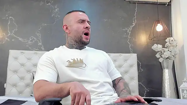 Snapshot of BruceDallas chatting on March 2025 02:28:02 AM BruceDallas online show from March 2025 02:28:02 AM