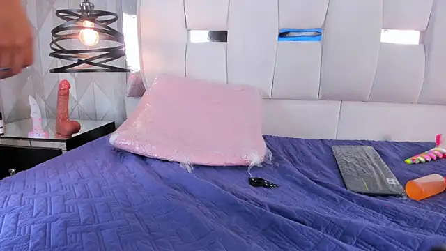 Snapshot of RileyThompson1 chatting on March 2025 09:19:02 AM RileyThompson1 online show from March 2025 09:19:02 AM