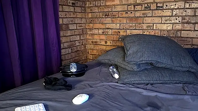 Snapshot of Astoria_Moon chatting on December 2024 07:10:01 PM Astoria Moon online show from December 2024 07:10:01 PM