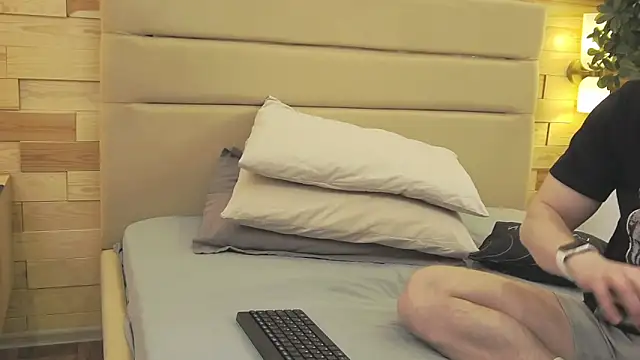 EthanPinkman online show from December 2025 04:40:02 AM