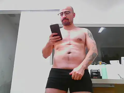 Snapshot of SeizoC chatting on November 2025 05:06:02 AM SeizoC online show from November 2025 05:06:02 AM