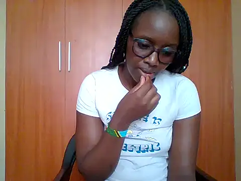 Snapshot of sexy_darleen23 chatting on May 2026 12:33:02 PM sexy darleen23 online show from May 2026 12:33:02 PM