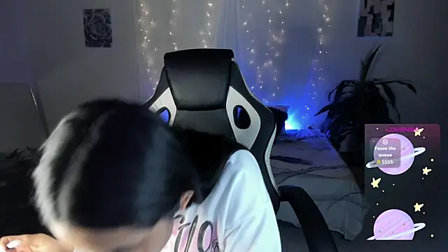 Riana Kean online show from October 2025 02:11:02 AM