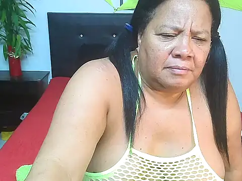 Snapshot of Shanttal0272 chatting on June 2026 02:33:01 PM Shanttal0272 online show from June 2026 02:33:01 PM
