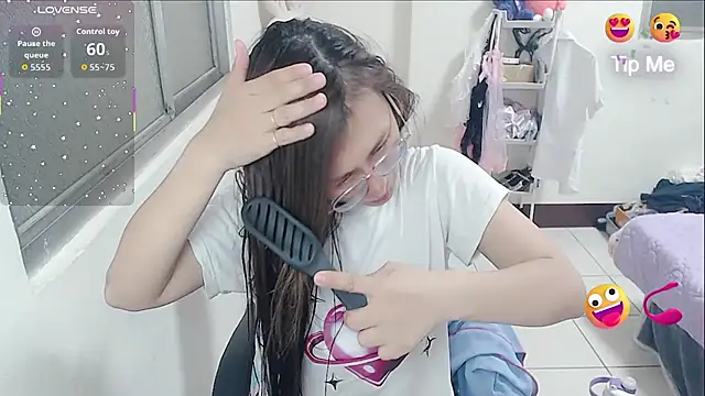 aFanny online show from April 2026 03:54:01 PM