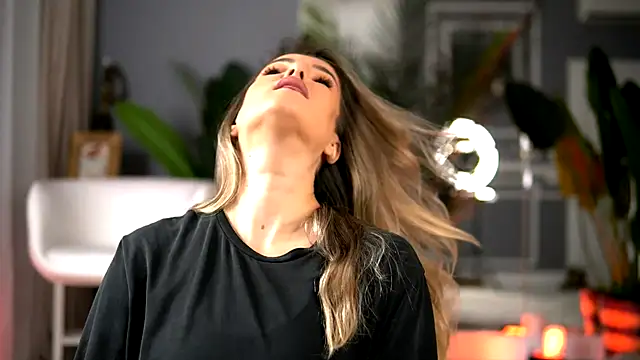 Snapshot of KellyMathews chatting on October 2025 01:47:01 AM KellyMathews online show from October 2025 01:47:01 AM