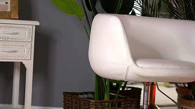 Snapshot of KellyMathews chatting on November 2025 03:17:01 AM KellyMathews online show from November 2025 03:17:01 AM