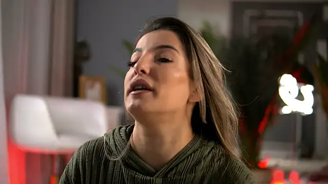 Snapshot of KellyMathews chatting on November 2025 03:16:01 AM KellyMathews online show from November 2025 03:16:01 AM