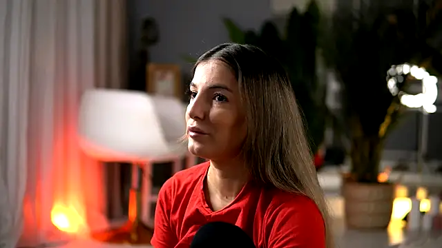 Snapshot of KellyMathews chatting on November 2025 03:07:01 AM KellyMathews online show from November 2025 03:07:01 AM