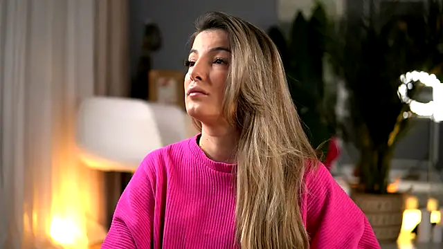 Snapshot of KellyMathews chatting on November 2025 03:19:02 AM KellyMathews online show from November 2025 03:19:02 AM