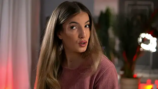 Snapshot of KellyMathews chatting on November 2025 03:09:02 AM KellyMathews online show from November 2025 03:09:02 AM