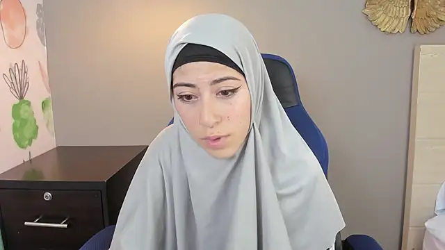 chaymae nah  online show from December 2024 08:56:01 AM