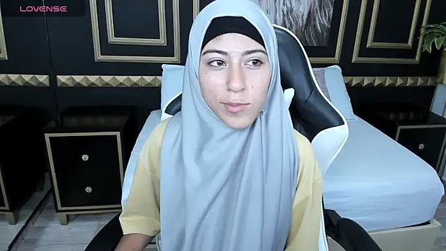 chaymae nah  online show from December 2024 12:43:02 PM