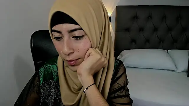 chaymae nah  online show from January 2025 02:50:01 PM